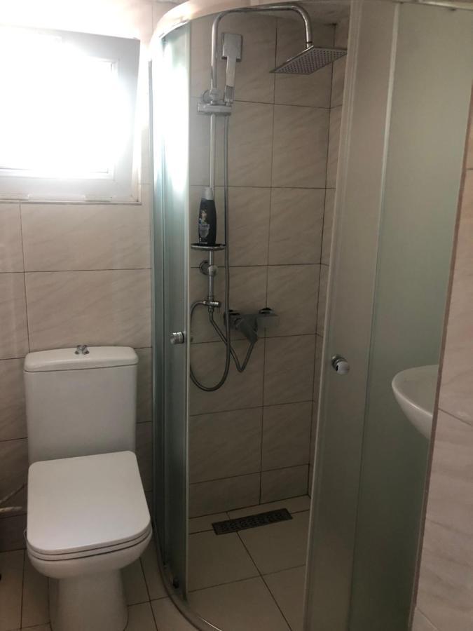 Taf'S Small House Приштина Екстер'єр фото